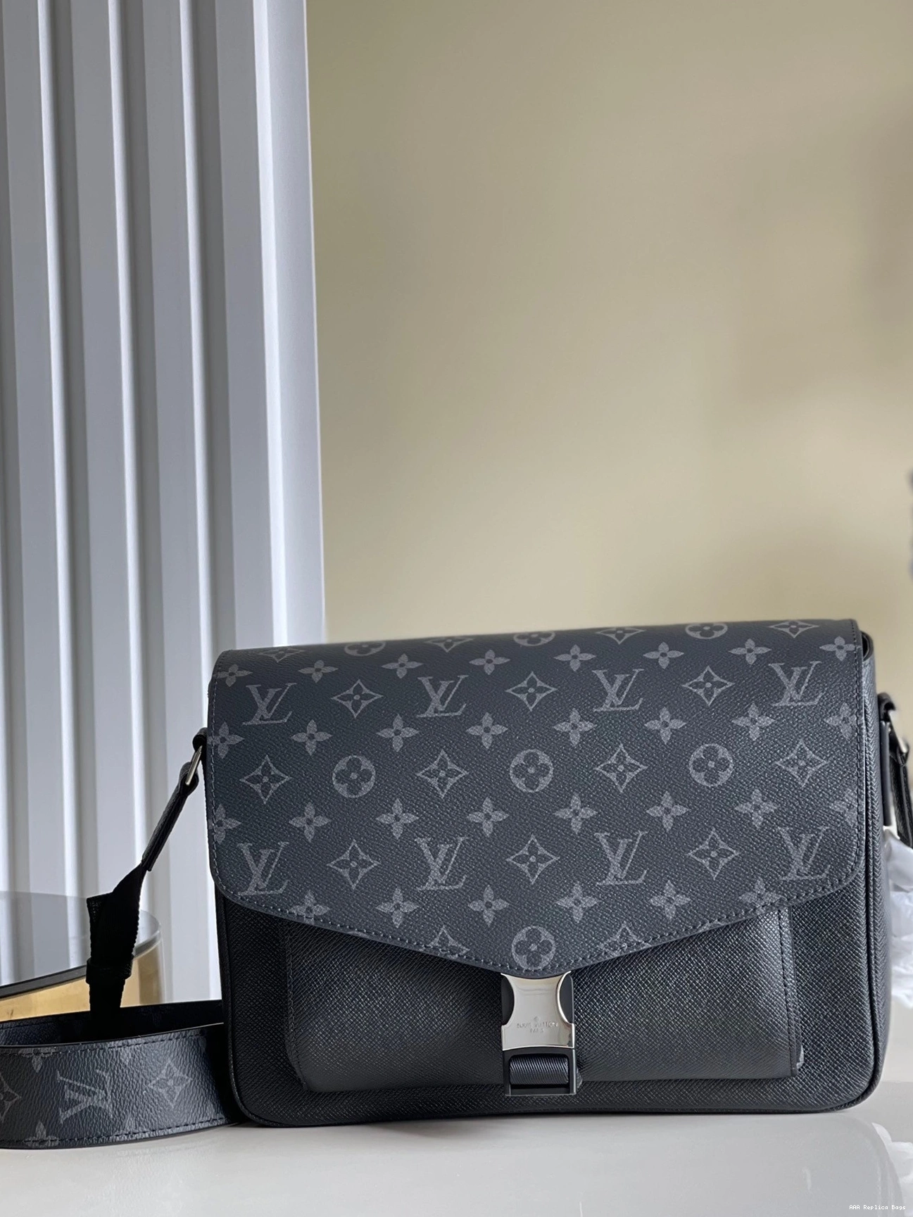 Aaa replica bags MESSENGER NEW LOUIS VUITTON 0709